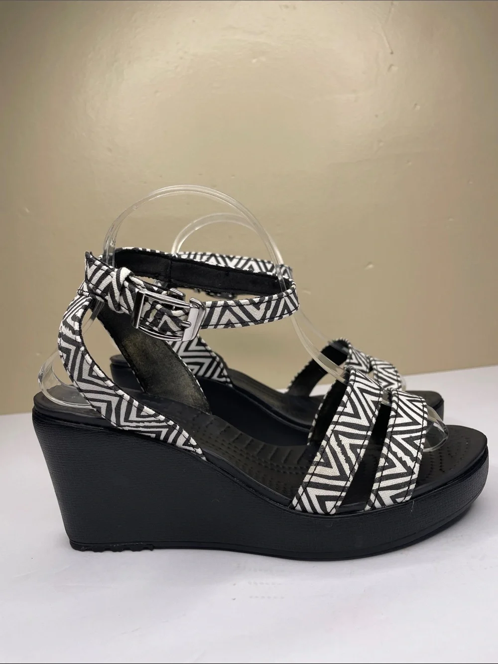 CROCS Leigh Ankle Wedge Sandals Black & White Geometric Print 9